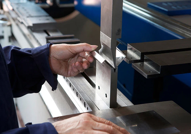 What If My Sheet Metal Project Is Long — How Does HuaZheng Prevent Deformation?